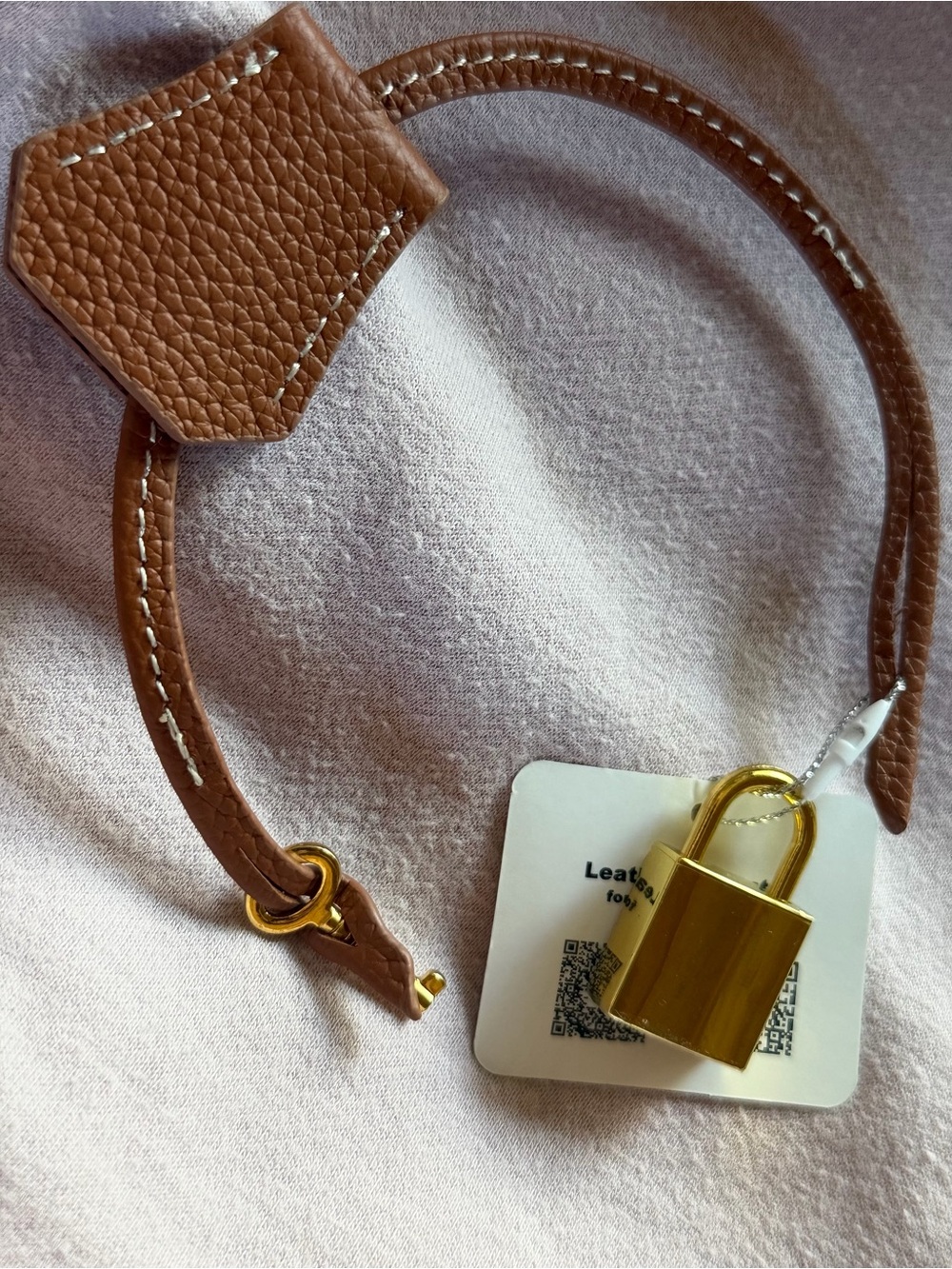 Genuine leather clochette with gold padlock and key bag charm - Picture 3 of 6